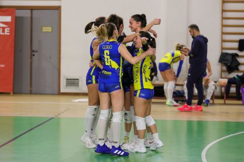 #FipavLombardia #VolleyAddictedDINKLE GALBIATE 2 - VIRTUS CERMENATE 3Serie C Femminile 2023/24 Lombardia - 10^ GiornataGalbiate (LC) - 9 dicembre 2023Gallery: www.volleyaddicted.comCredit: Morotti Matteo/VolleyAddicted.com