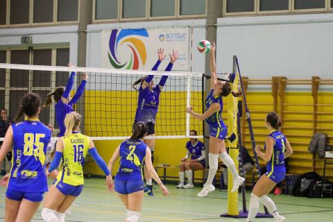 #FipavLombardia #VolleyAddictedVIRTUS CERMENATE 3 - VOLLEY COLICO 1Serie C Femminile 2023/24 Lombardia - 11^ GiornataCermenate (CO) - 16 dicembre 2023Gallery: www.volleyaddicted.comCredit: Morotti Matteo/VolleyAddicted.com