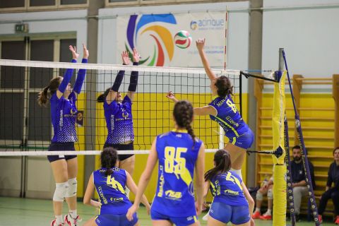 #FipavLombardia #VolleyAddictedVIRTUS CERMENATE 3 - VOLLEY COLICO 1Serie C Femminile 2023/24 Lombardia - 11^ GiornataCermenate (CO) - 16 dicembre 2023Gallery: www.volleyaddicted.comCredit: Morotti Matteo/VolleyAddicted.com