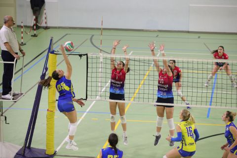 #FipavLombardia #VolleyAddicted

VIRTUS CERMENATE 3 - VOLLEY ACADEMY VATELLINA & VALCHIAVENNA 0
Serie C Femminile 2023/24 Lombardia - 9^ Giornata
Cermenate (CO) - 2 dicembre 2023

Gallery: www.volleyaddicted.com
Credit: Morotti Matteo/VolleyAddicted.com