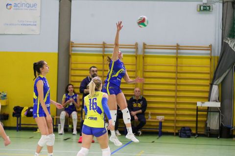 #FipavLombardia #VolleyAddicted

VIRTUS CERMENATE 3 - VOLLEY ACADEMY VATELLINA & VALCHIAVENNA 0
Serie C Femminile 2023/24 Lombardia - 9^ Giornata
Cermenate (CO) - 2 dicembre 2023

Gallery: www.volleyaddicted.com
Credit: Morotti Matteo/VolleyAddicted.com