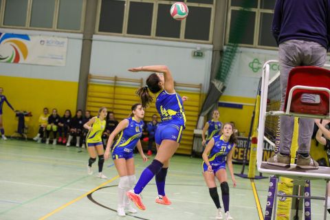 #FipavComo #VolleyAddicted

VIRTUS CERMENATE 3 - UNION VOLLEY MARIANO 0
7^ Giornata Under 18 Femminile 2023/24
Cermenate (CO) - 3 dicembre 2023

Gallery: www.volleyaddicted.com
Credit: Morotti Matteo/VolleyAddicted.com