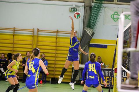 #FipavComo #VolleyAddicted

VIRTUS CERMENATE 3 - UNION VOLLEY MARIANO 0
7^ Giornata Under 18 Femminile 2023/24
Cermenate (CO) - 3 dicembre 2023

Gallery: www.volleyaddicted.com
Credit: Morotti Matteo/VolleyAddicted.com