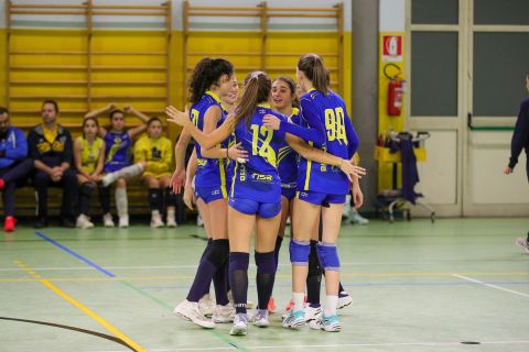 #FipavComo #VolleyAddicted

VIRTUS CERMENATE 3 - UNION VOLLEY MARIANO 0
7^ Giornata Under 18 Femminile 2023/24
Cermenate (CO) - 3 dicembre 2023

Gallery: www.volleyaddicted.com
Credit: Morotti Matteo/VolleyAddicted.com