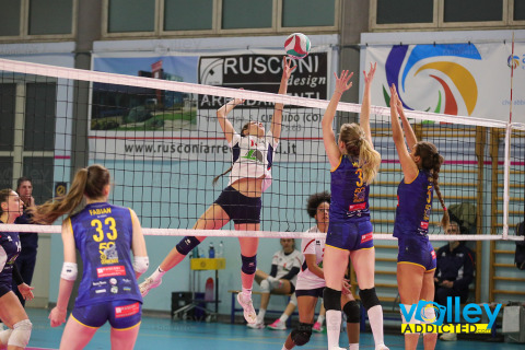 #FipavLombardia #VolleyAddictedRUSCONI ARREDAMENTI CERMENATE 3 - SMART SERVICE LIMBIATE VOLLEY 17^ Giornata Serie D FemminileCermenate (CO) - 23 novembre 2024Gallery: www.volleyaddicted.comCredit: Morotti Matteo/VolleyAddicted.com