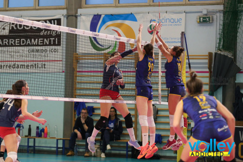 #FipavComo #VolleyAddictedGUSTO TONDO CERMENATE 3 - SAN GIORGIO LURAGHESE 2Semifinale di AndataUnder 18 Femminile 2024/25Cermenate (CO) - 16 marzo 2025Gallery: www.volleyaddicted.comCredit: Morotti Matteo/VolleyAddicted.com