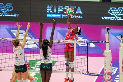 #CoppaItaliaFrecciarossa#CoppaItalia #iLoveVolley #VolleyAddictedVERO VOLLEY MILANO 3 - TRASPORTIPESANTI CASALMAGGIORE 0Quarti di Finale Coppa Italia A1 FrecciarossaArena di Monza, Monza (MB) - 25 gennaio 2023Gallery: www.volleyaddicted.comCredit: Morotti Matteo/www.VolleyAddicted.com