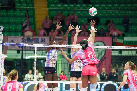 #CoppaItaliaFrecciarossa#CoppaItalia #iLoveVolley #VolleyAddictedVERO VOLLEY MILANO 3 - TRASPORTIPESANTI CASALMAGGIORE 0Quarti di Finale Coppa Italia A1 FrecciarossaArena di Monza, Monza (MB) - 25 gennaio 2023Gallery: www.volleyaddicted.comCredit: Morotti Matteo/www.VolleyAddicted.com