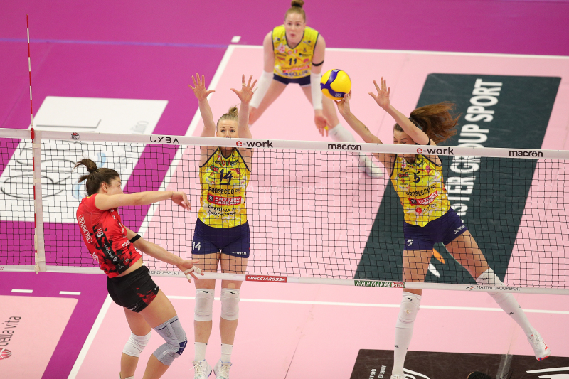 #iLoveVolley #VolleyAddicted E-WORK BUSTO ARSIZIO 0 - PROSECCO DOC IMOCO CONEGLIANO 3Gara 2 Quarti di Finale Serie A1 Femminile 2022/2023E-Work Arena - Busto Arsizio (VA) - 18 aprile 2023Gallery: www.volleyaddicted.comCredit: Morotti Matteo/www.VolleyAddicted.com