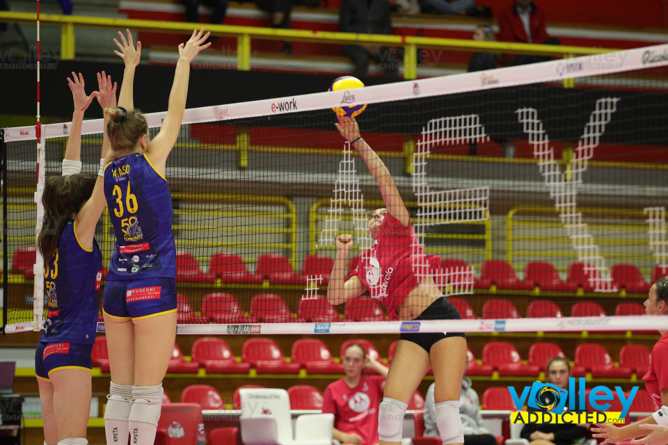 #VolleyAddicted

UYBA GIOVANI 1 - VIRTUS CERMENATE 3
Amichevole
E-Work Arena - Busto Arsizio (VA) - 3 ottobre 2024

Gallery: www.volleyaddicted.com
Credit: Morotti Matteo/VolleyAddicted.com