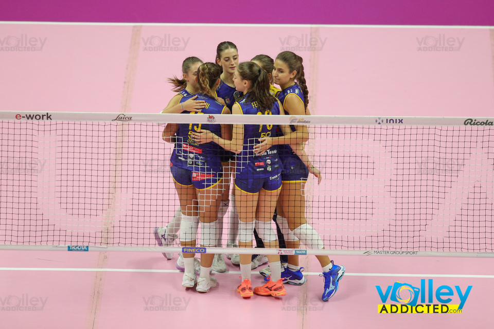 #VolleyAddicted

UYBA GIOVANI 1 - VIRTUS CERMENATE 3
Amichevole
E-Work Arena - Busto Arsizio (VA) - 3 ottobre 2024

Gallery: www.volleyaddicted.com
Credit: Morotti Matteo/VolleyAddicted.com