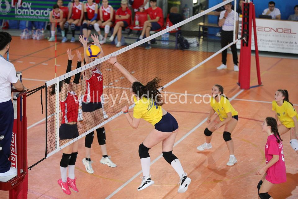 #FipavComo #VolleyAddicted #AeQuilibriumCup #TrofeodeiTerritoriMANTOVA F 1 - COMO F 2Trofeo dei Territori - AeQuilibrium Cup - Lombardia 2023Brescia - 28 maggio 2023Gallery: www.volleyaddicted.comCredit: Morotti Matteo/VolleyAddicted.com